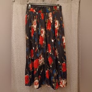 Exlura Rose and Black skirt, Size M.